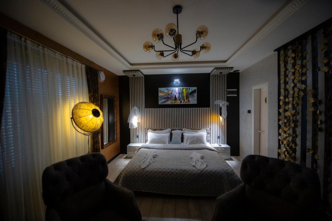 Hotel And Apartments Central City Prishtina พริสตีนา ภายนอก รูปภาพ