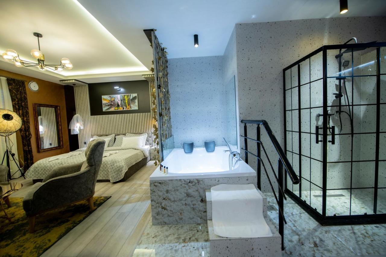 Hotel And Apartments Central City Prishtina พริสตีนา ภายนอก รูปภาพ