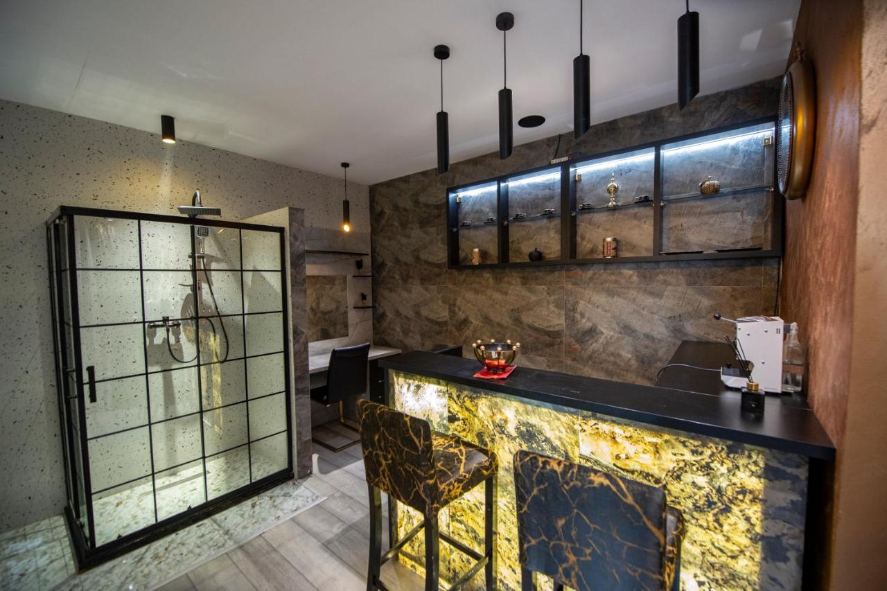Hotel And Apartments Central City Prishtina พริสตีนา ภายนอก รูปภาพ