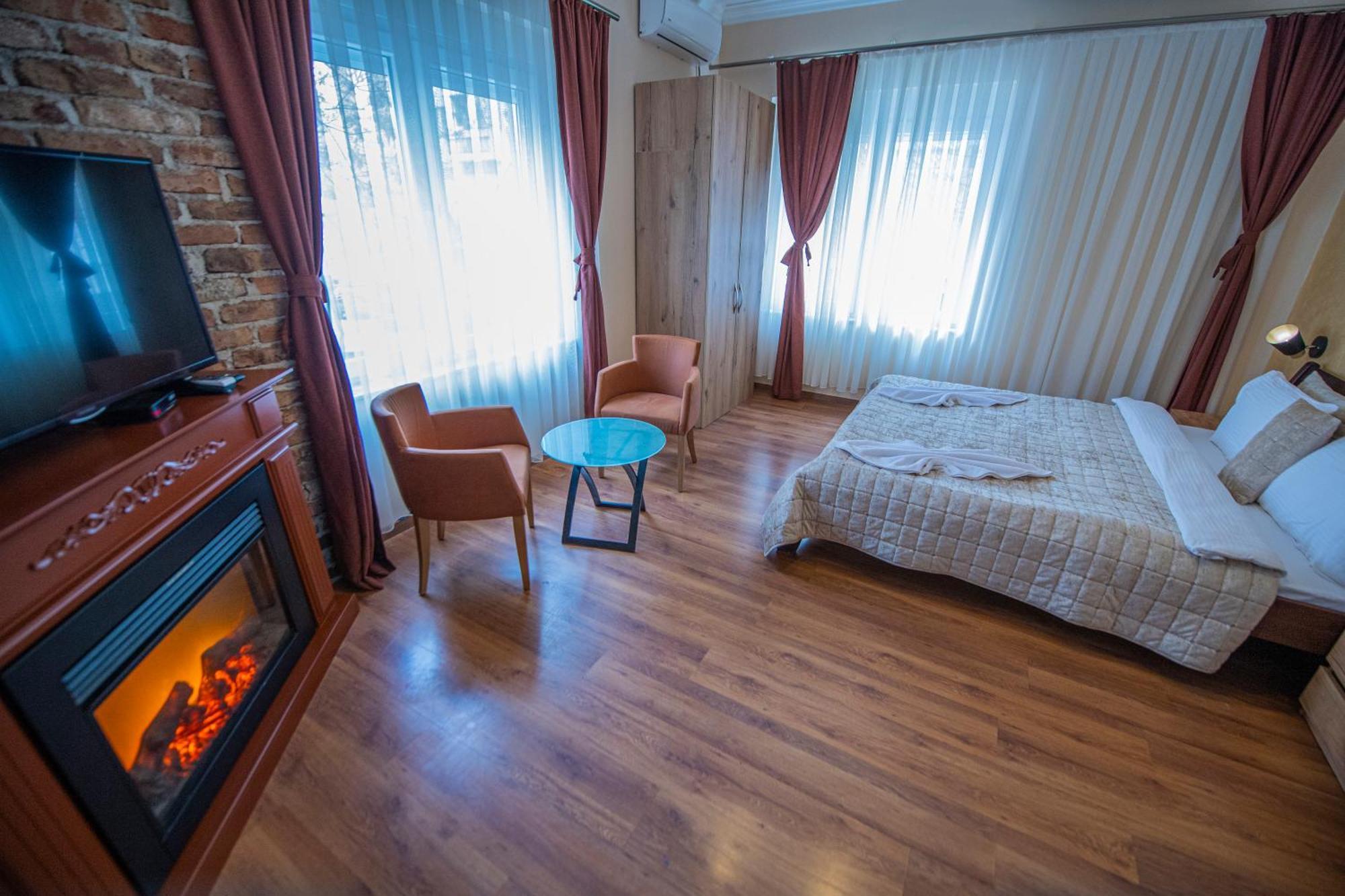 Hotel And Apartments Central City Prishtina พริสตีนา ภายนอก รูปภาพ