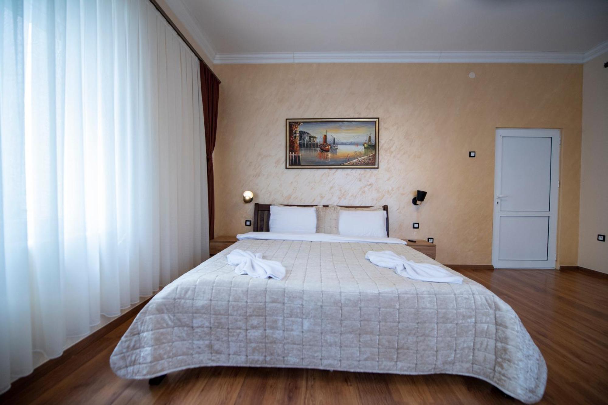 Hotel And Apartments Central City Prishtina พริสตีนา ภายนอก รูปภาพ
