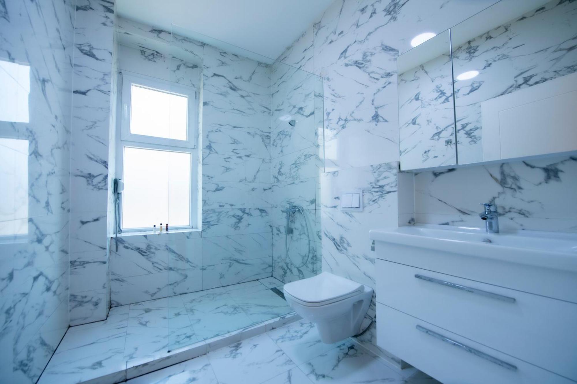 Hotel And Apartments Central City Prishtina พริสตีนา ภายนอก รูปภาพ