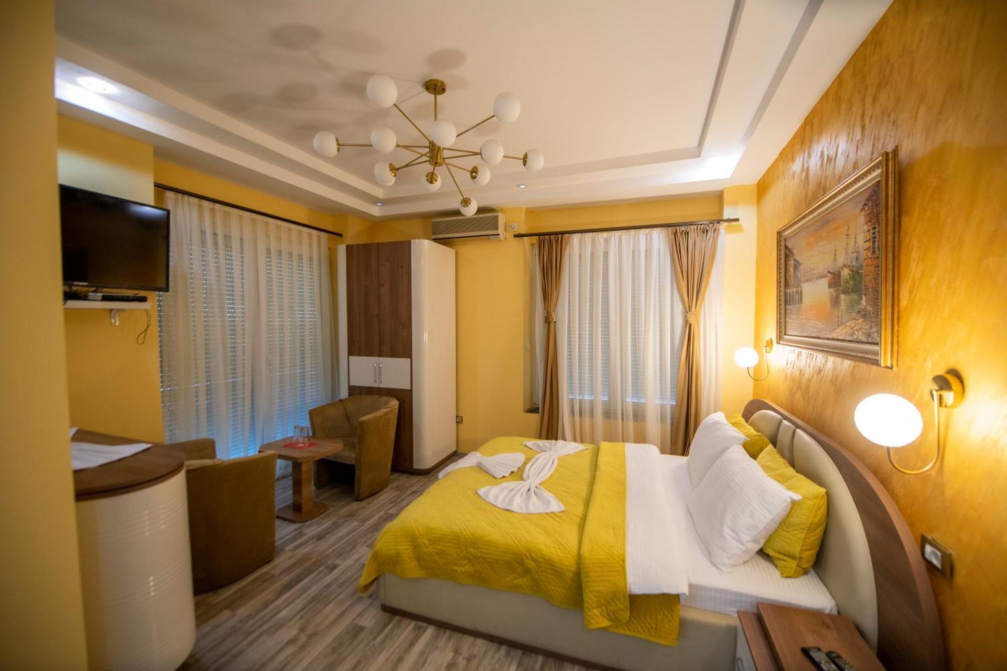 Hotel And Apartments Central City Prishtina พริสตีนา ภายนอก รูปภาพ