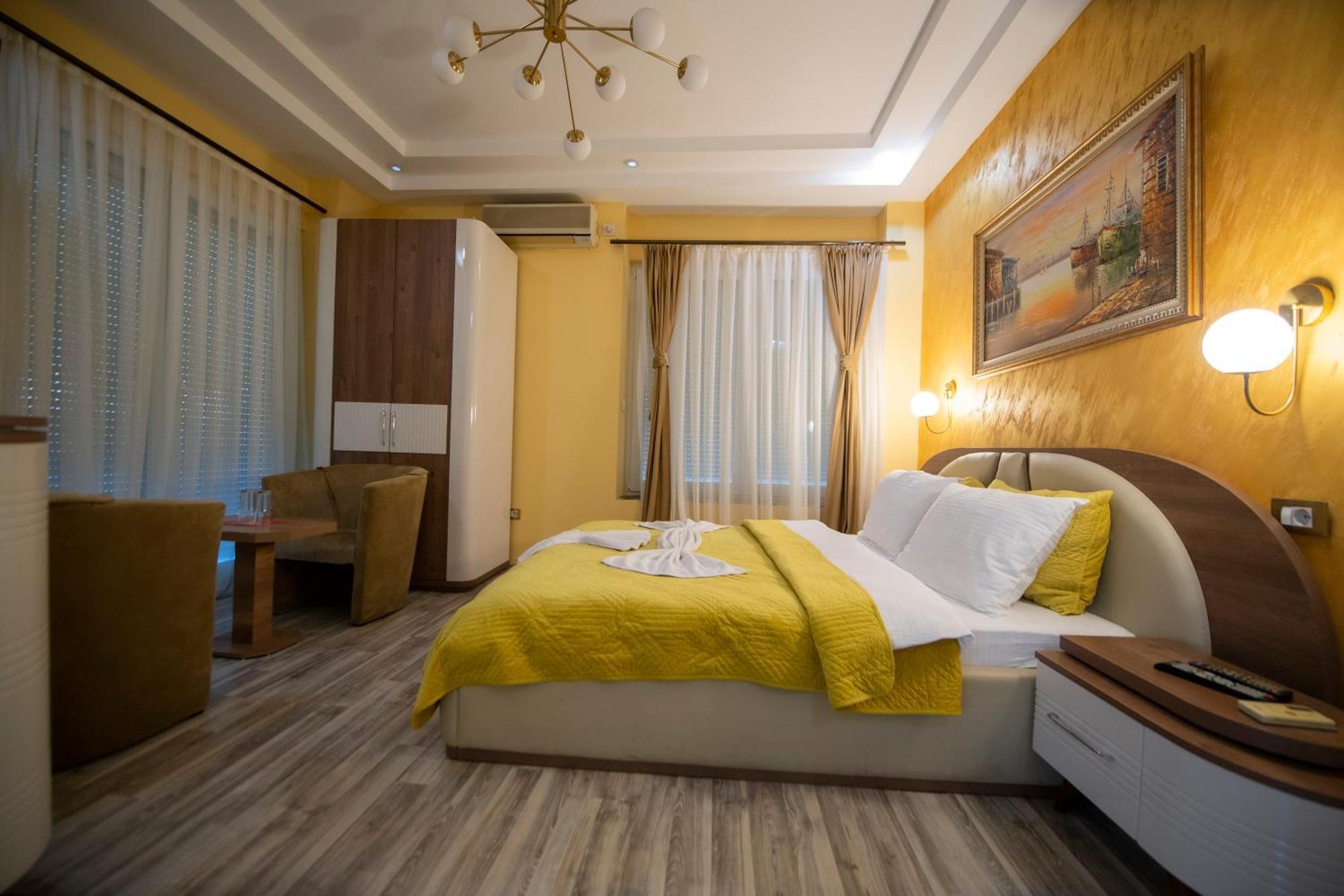 Hotel And Apartments Central City Prishtina พริสตีนา ภายนอก รูปภาพ