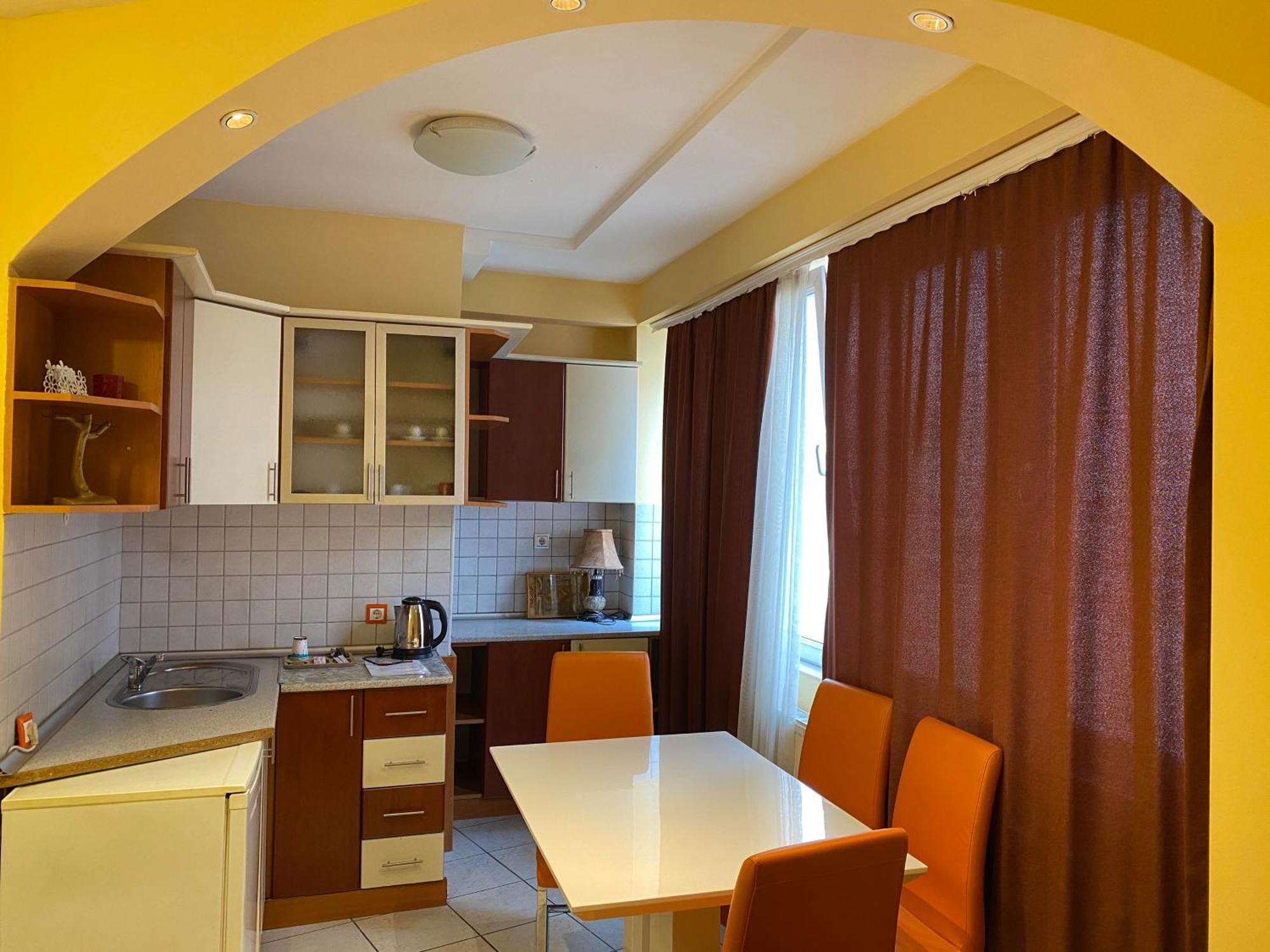 Hotel And Apartments Central City Prishtina พริสตีนา ภายนอก รูปภาพ