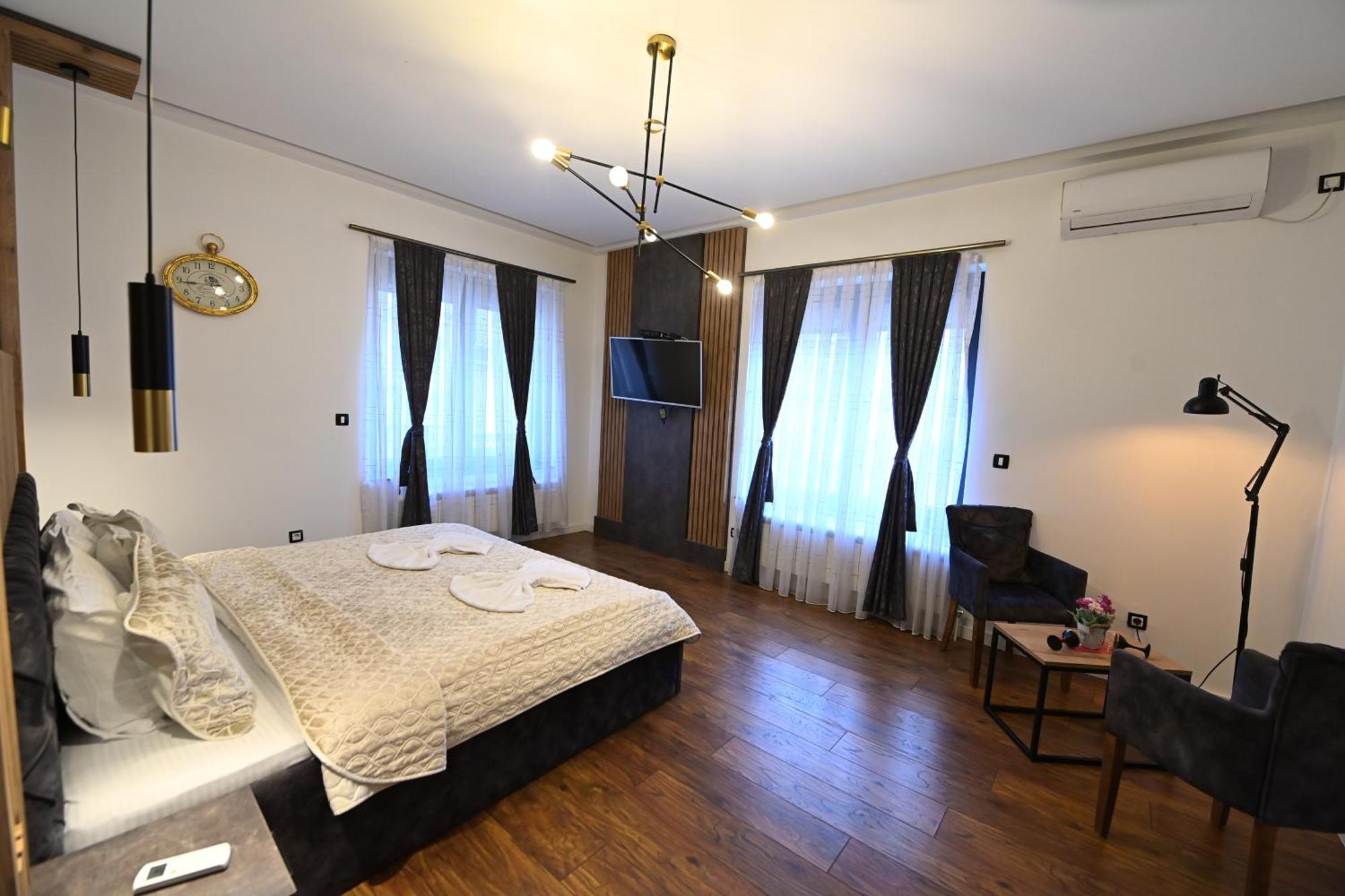 Hotel And Apartments Central City Prishtina พริสตีนา ภายนอก รูปภาพ