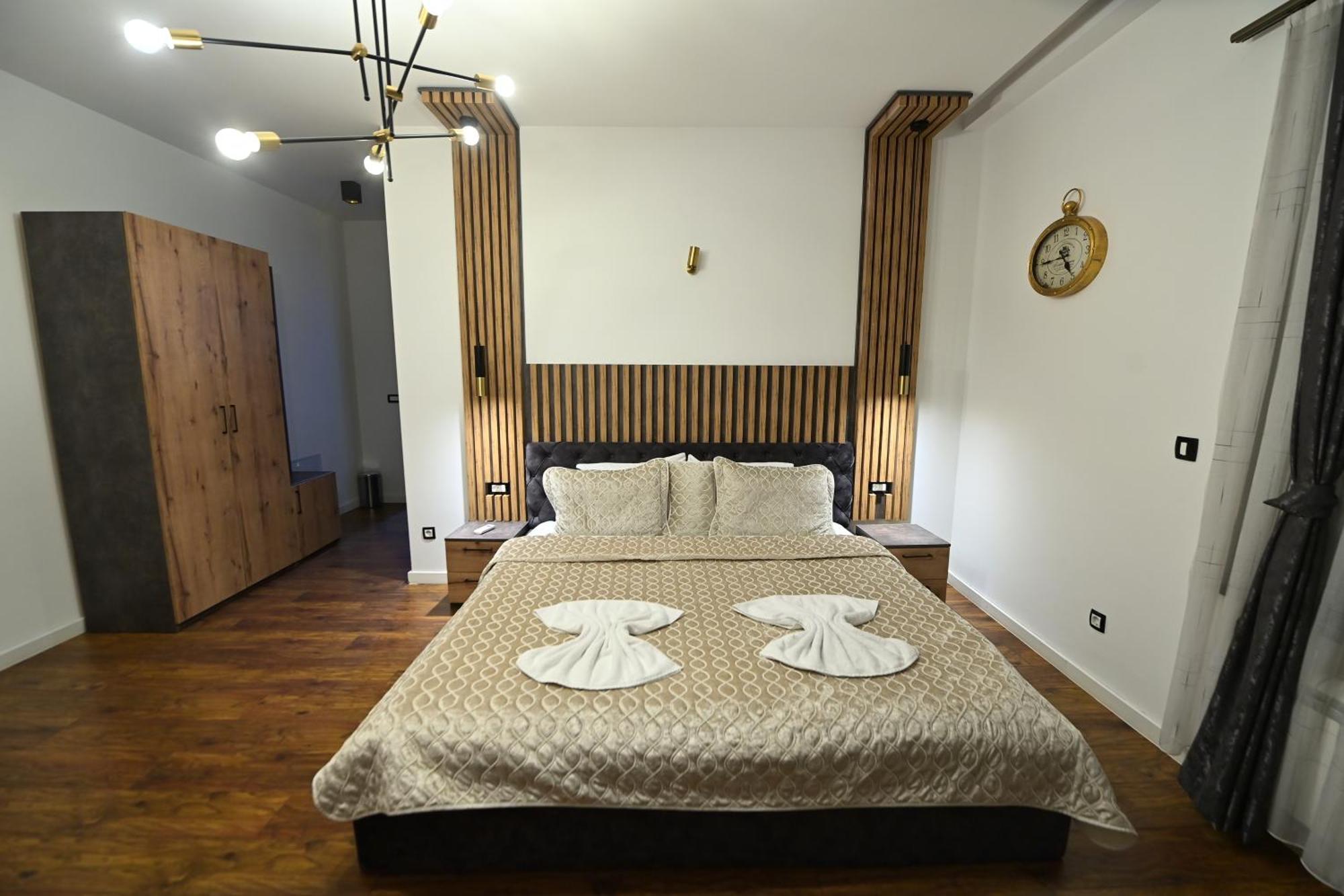 Hotel And Apartments Central City Prishtina พริสตีนา ภายนอก รูปภาพ