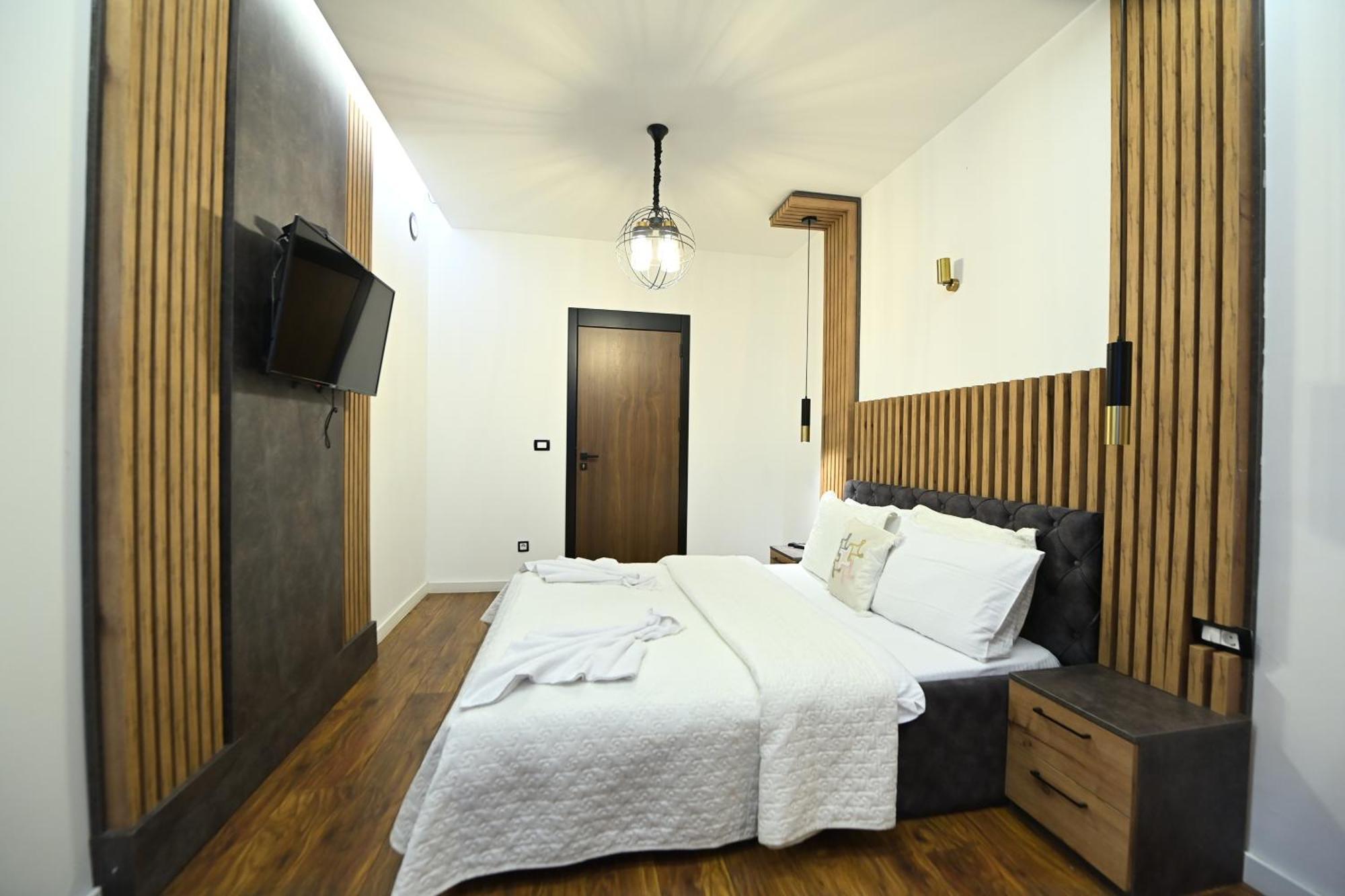 Hotel And Apartments Central City Prishtina พริสตีนา ภายนอก รูปภาพ