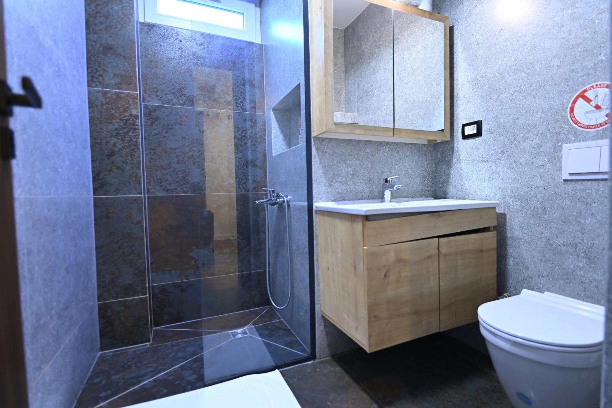 Hotel And Apartments Central City Prishtina พริสตีนา ภายนอก รูปภาพ