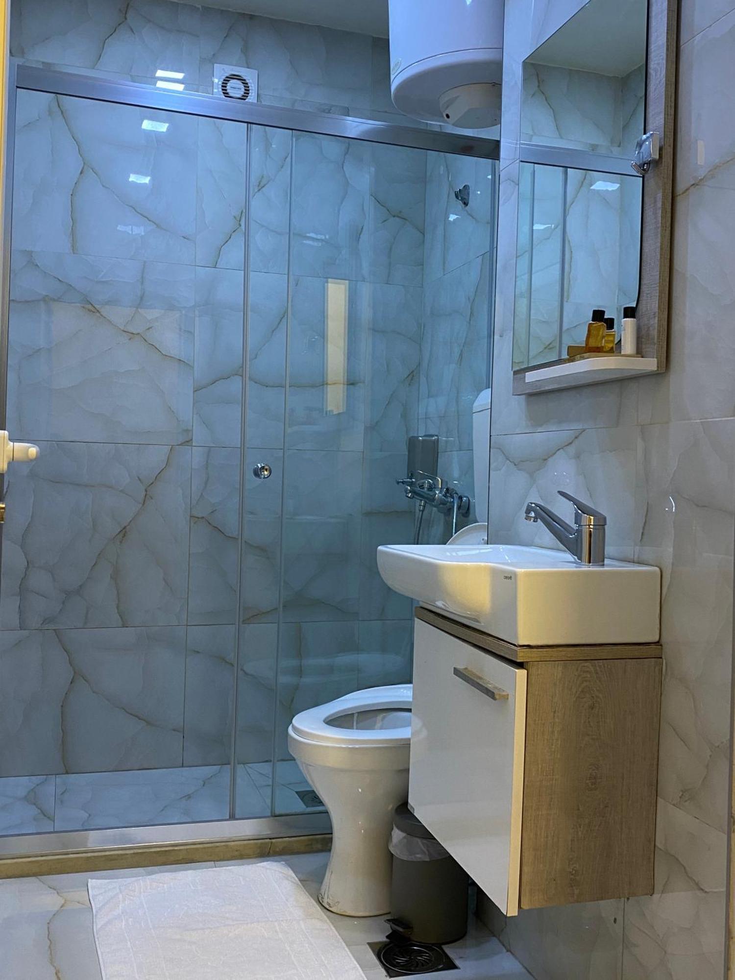 Hotel And Apartments Central City Prishtina พริสตีนา ภายนอก รูปภาพ